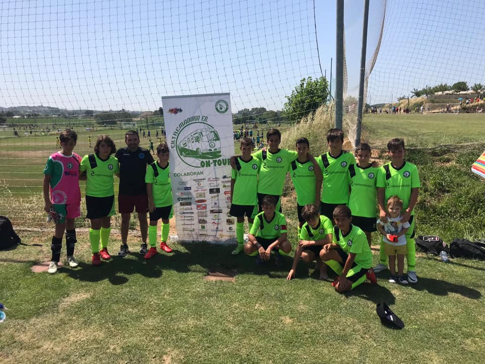 Extremadura Fútbol Base amplía las categorías de su escuela