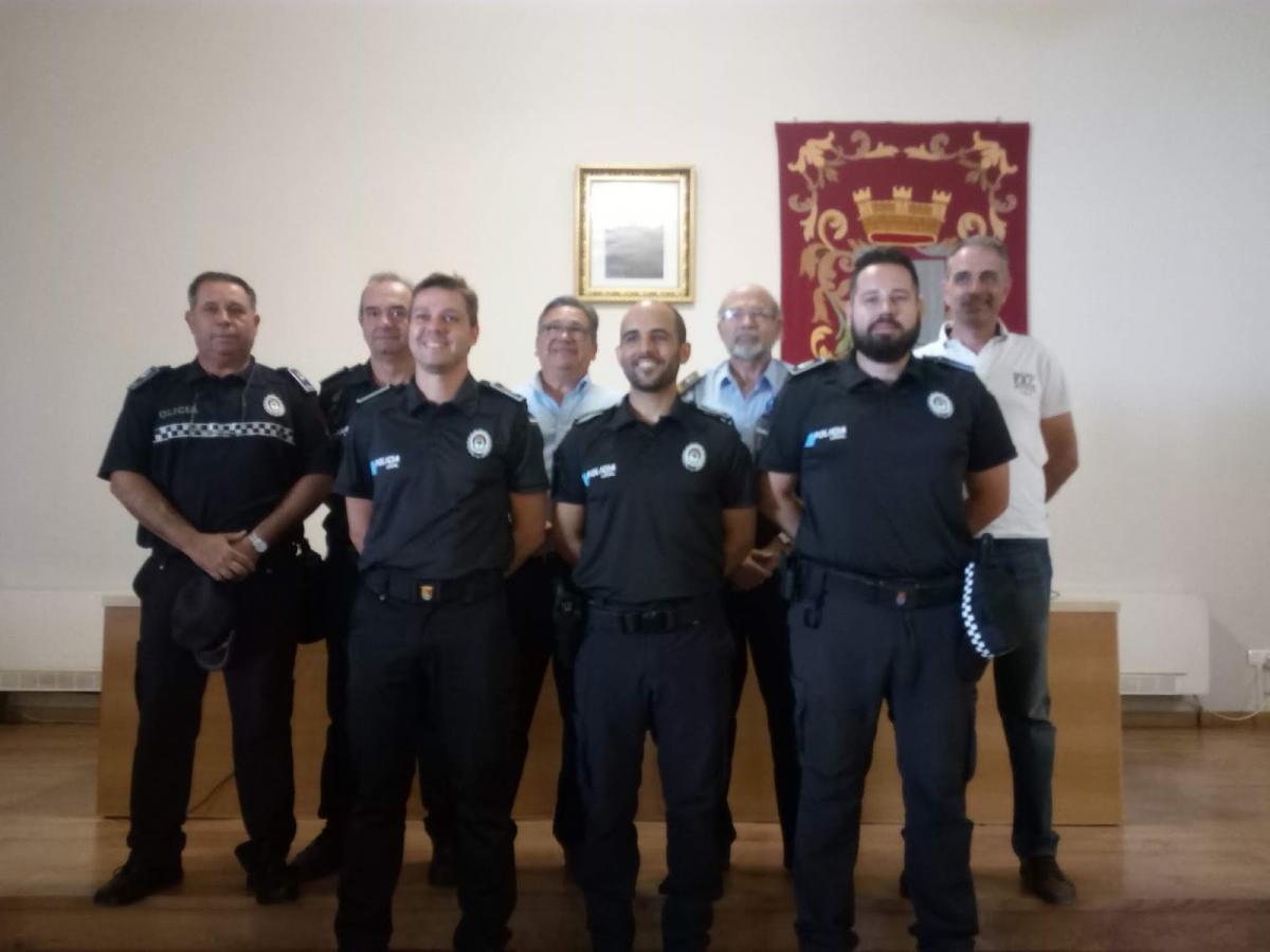 Almendralejo dispone desde hoy de tres nuevos agentes de Policía Local tras la toma de posesión oficial en el salón de plenos del Ayuntamiento