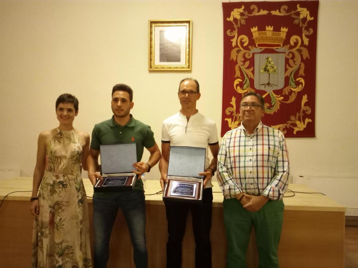 Recepción por parte del alcalde de Almendralejo a los deportistas locales Álvaro García y Juan García