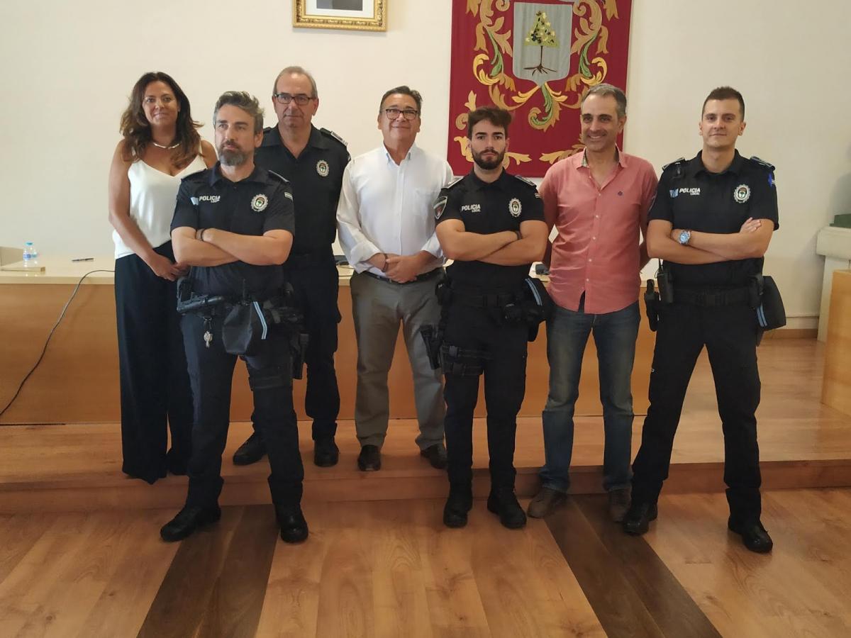 Toman posesión tres nuevos policías locales tras finalizar el periodo de prácticas