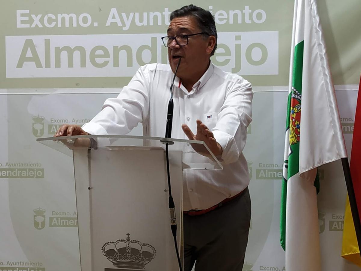 Ramírez arranca el compromiso de desbloquear la supresión del paso a nivel