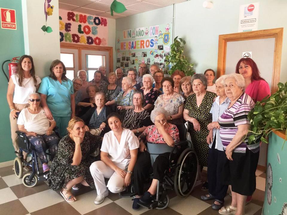 El centro de día de alzhéimer celebra el primer aniversario con Mensajeros de la Paz