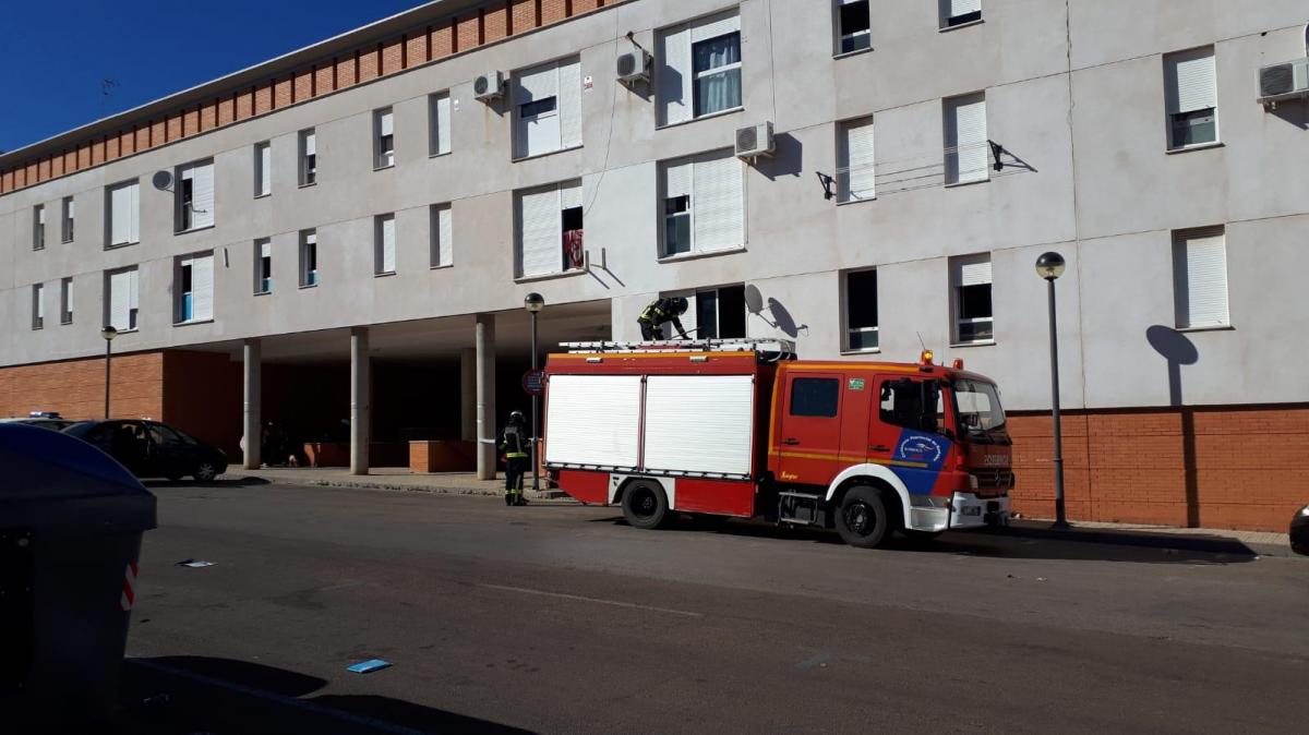 Seis personas son trasladadas al hospital tras sufrir intoxicación por humo en un incendio