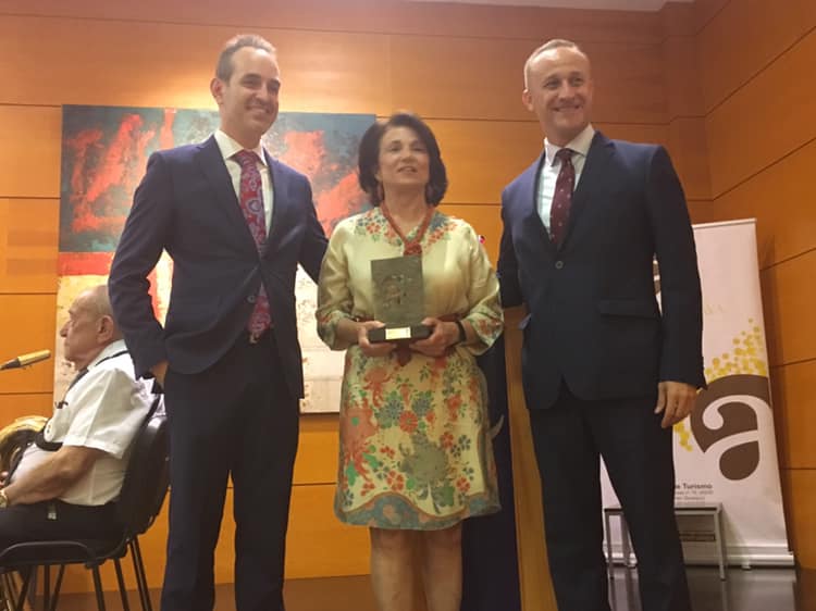 María Antonia Fernández-Daza recibe el titulo de embajadora del cava