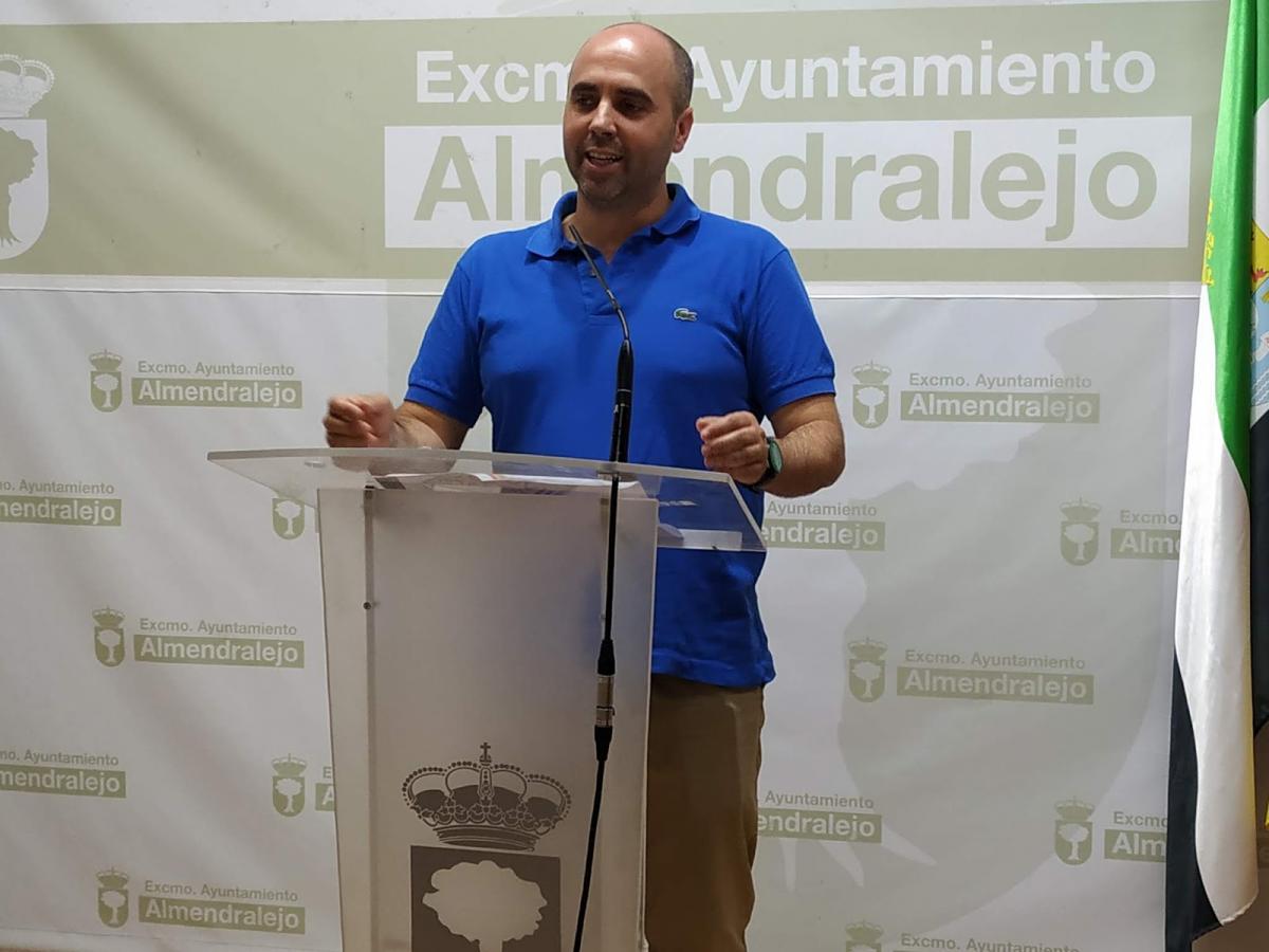 Cabañas afirma que “es muy positiva” para la ciudad la permanencia del Extremadura