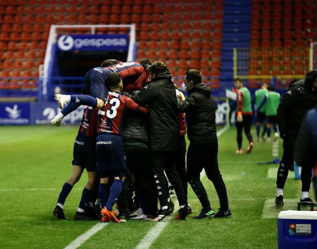 El Extremadura inicia el año con victoria ante el Socuéllamos