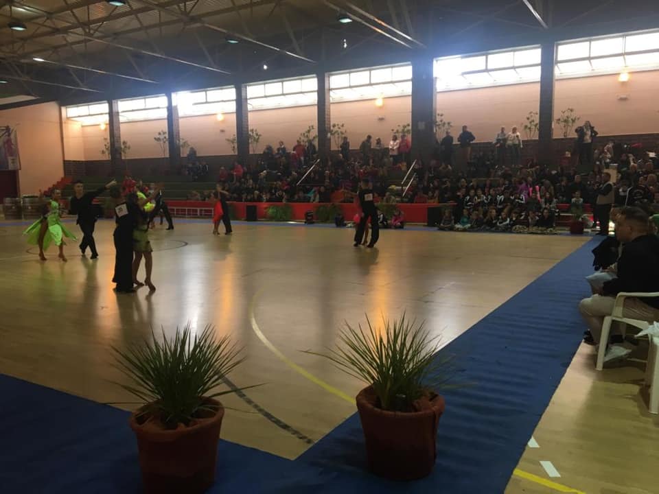 Casi 300 personas participan en los campeonatos de baile deportivo 