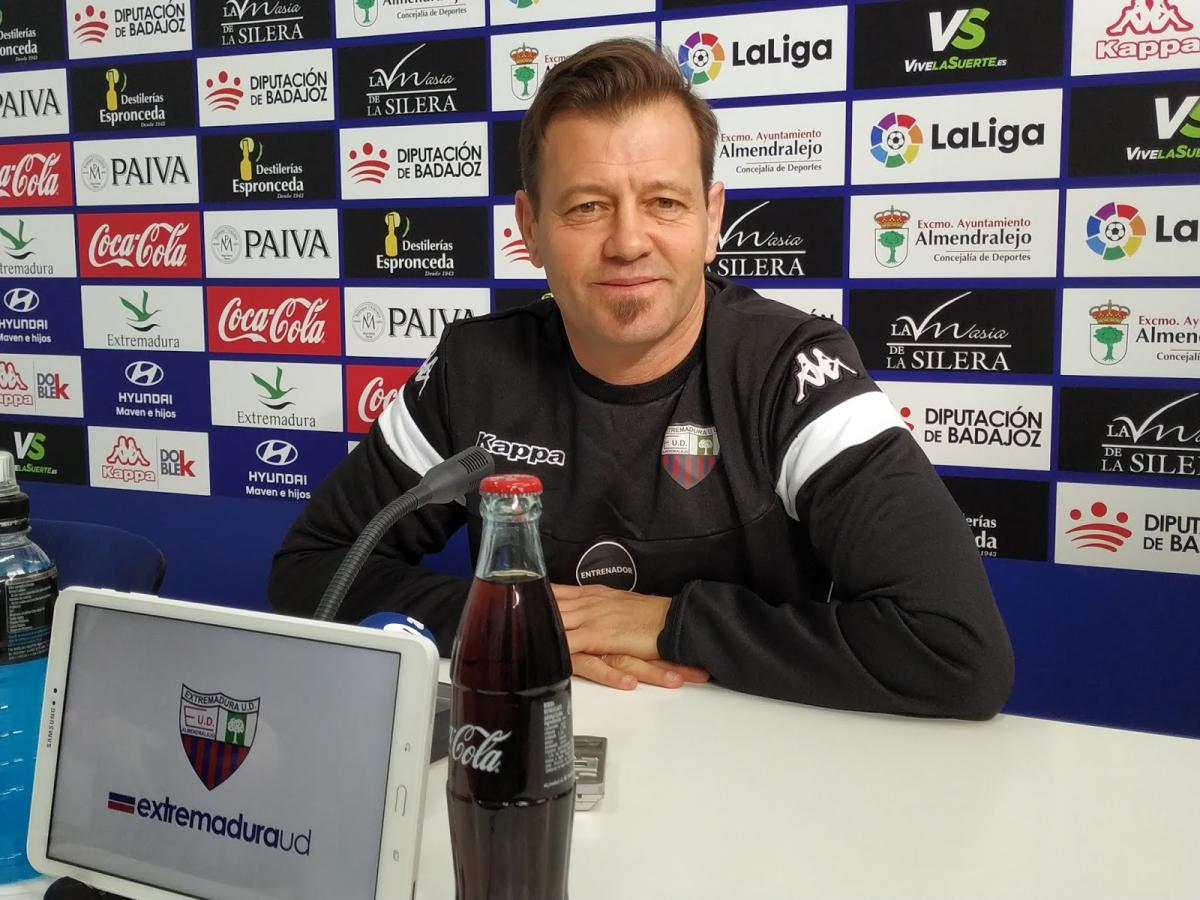 Manuel afronta su primer partido como entrenador del Extremadura