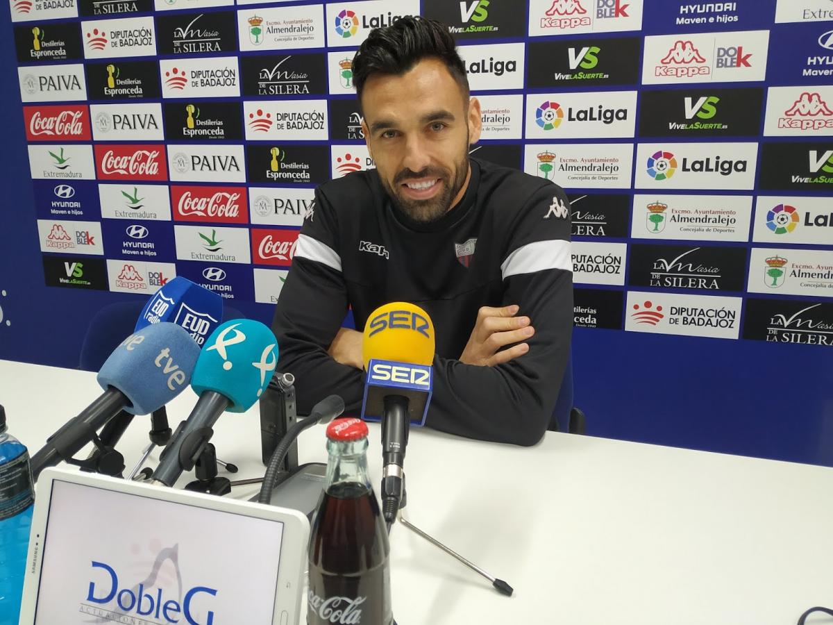 Enric Gallego: “Tengo la cabeza en el Extremadura;luego, el fútbol da muchas vueltas”