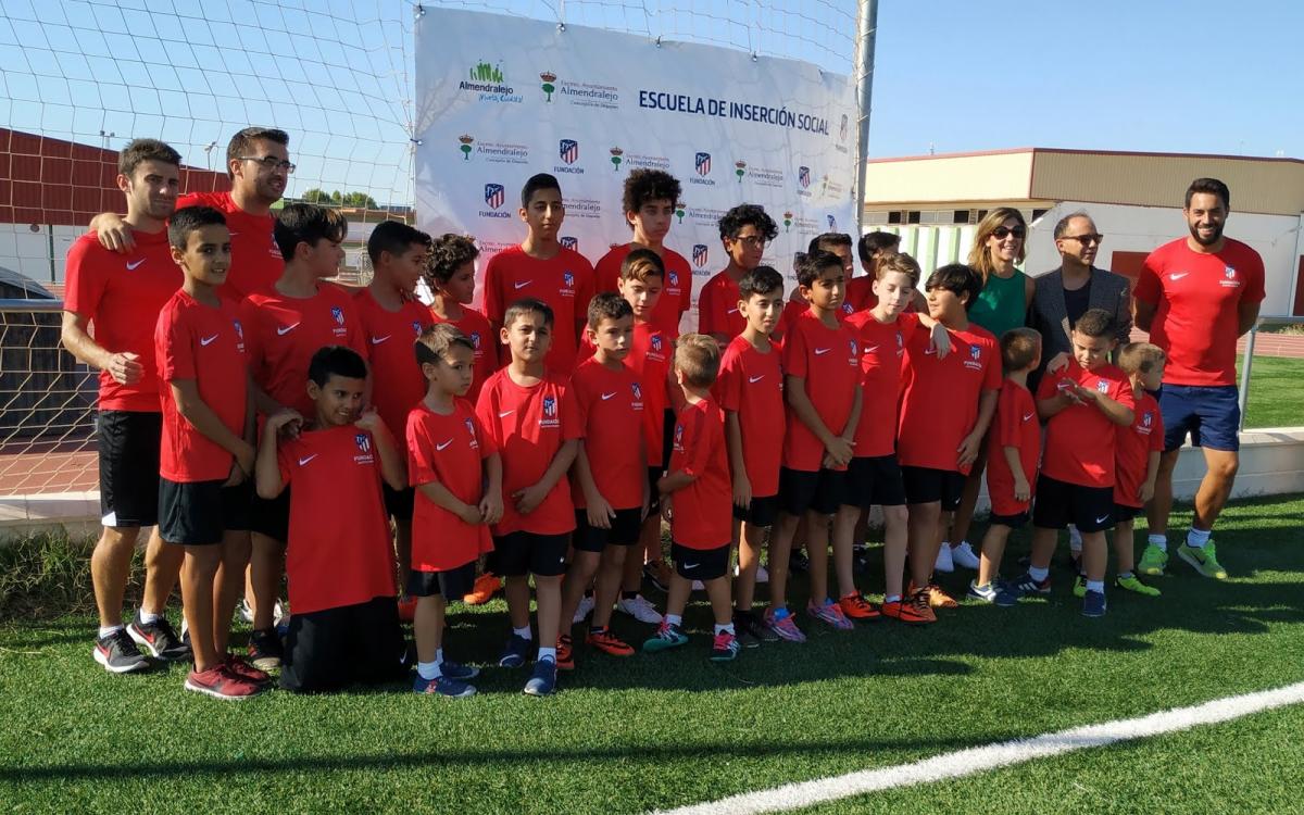 La escuela de fútbol del Atlético de Madrid inicia temporada con 35 niños