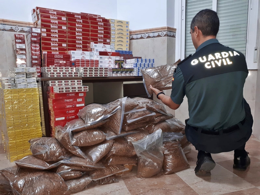Intervienen 4.300 cajetillas de tabaco de contrabando en una nave de Almendralejo
