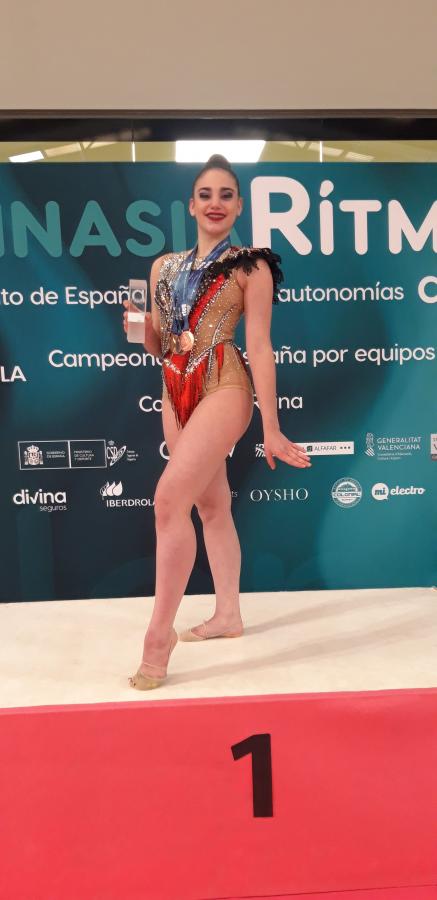 Raquel Gil, campeona de España absoluta en primera categoría con mazas