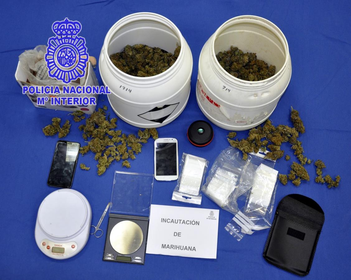 La Policía Nacional detiene en Almendralejo a un varón envasando más de 600 gramos de marihuana