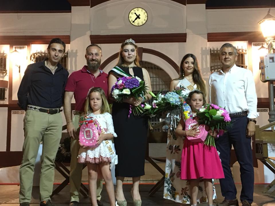 Mari Ángeles Pérez es coronada como reina de la barriada del Mercado