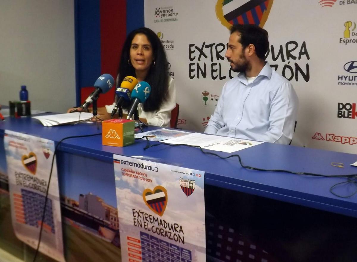 El Extremadura lanza su campaña de abonos con el carnet más barato de la Liga