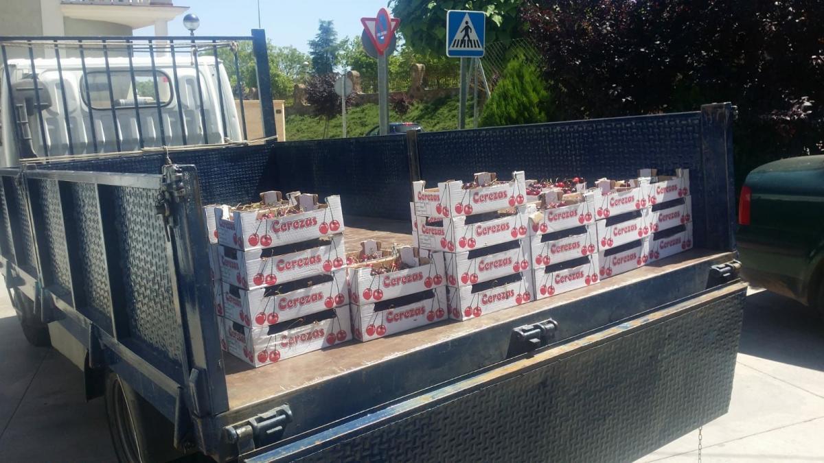 La Policía Local decomisa 90 kilos de cerezas que iban a ser vendidas en el mercadillo del viernes sin licencia ni garantías sanitarias