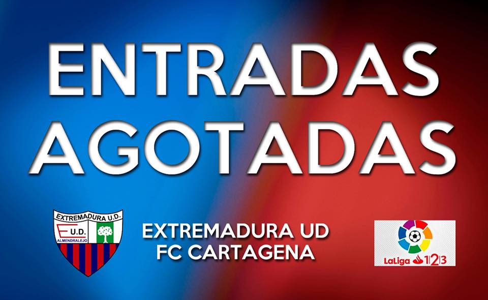 Toda la plantilla del Extremadura UD preparada para la ida de la última eliminatoria para el ascenso a Segunda A