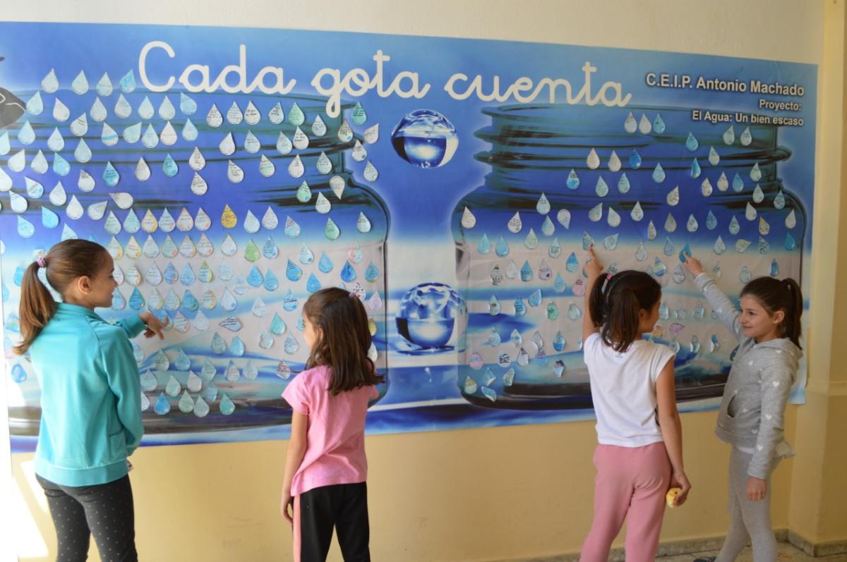 La comunidad educativa del Antonio Machado celebra la feria de la ciencia