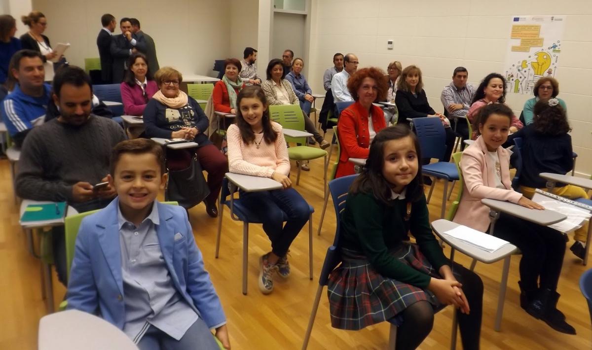 Alumnos de San Roque aprenden a hablar en público con #AchoEmprende