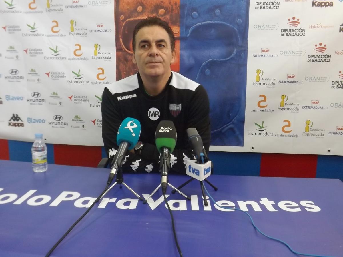 El Lorca Deportiva vence al Extremadura en el municipal almendralejense