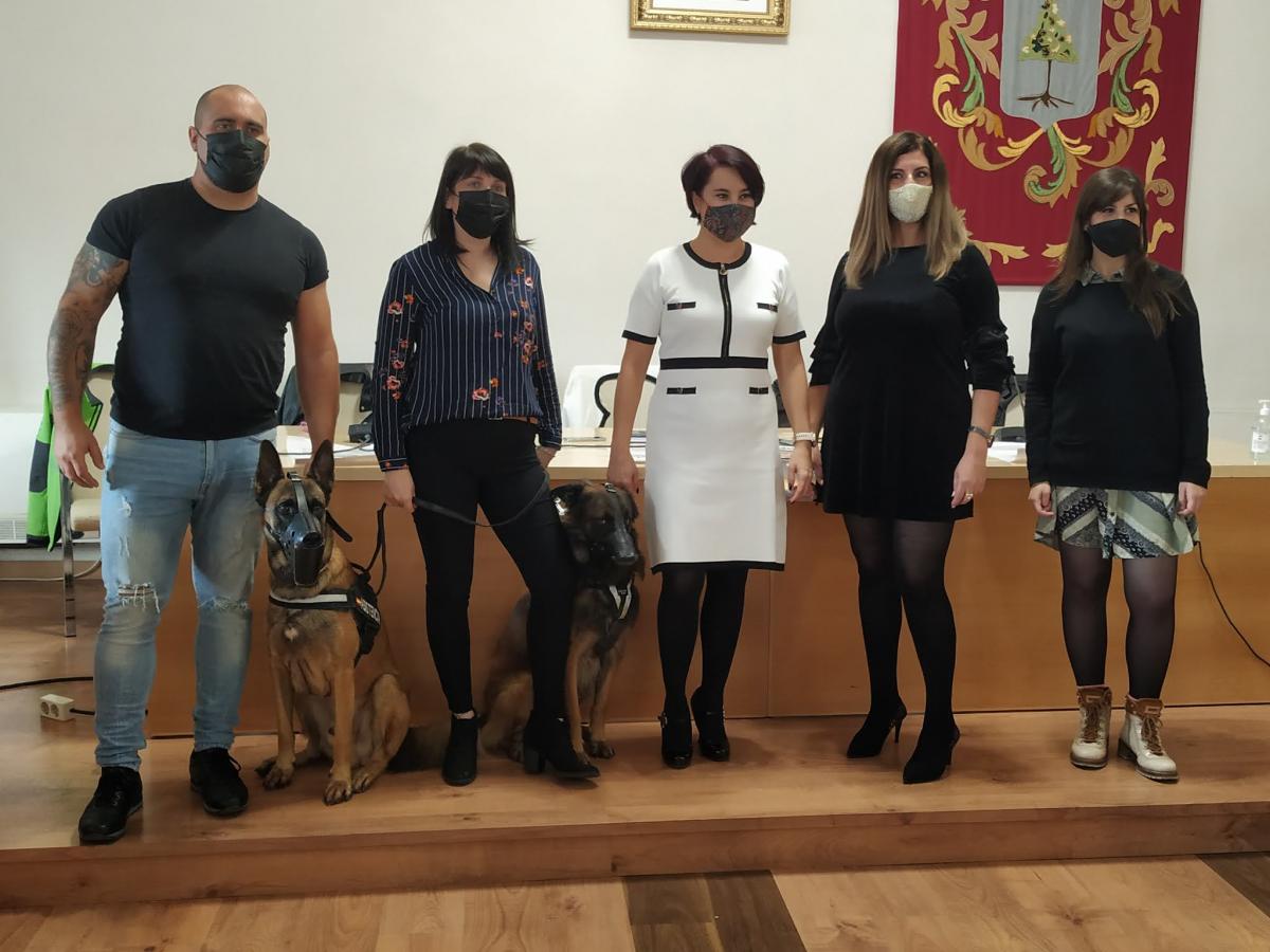 Presentan un proyecto de protección a víctimas de violencia de género con perros