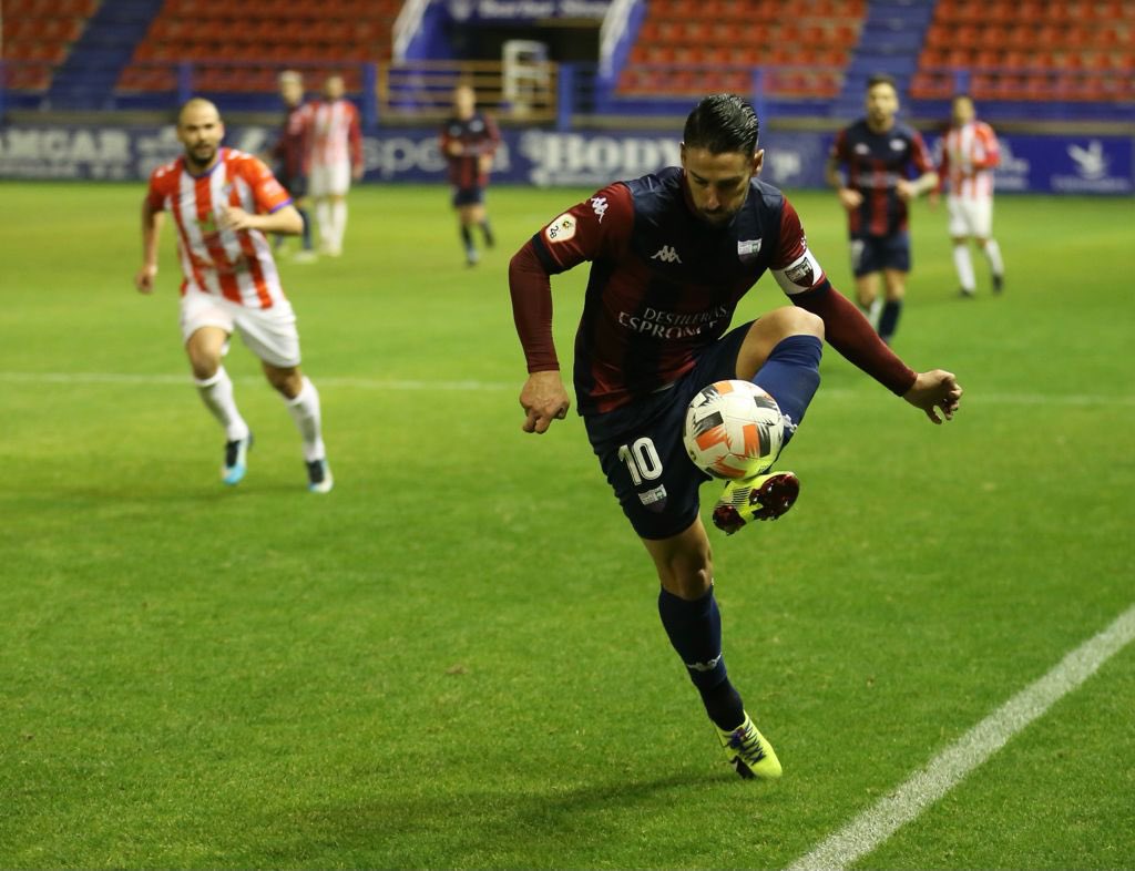 Extremadura y Don Benito se reparten los puntos en un partido sin goles