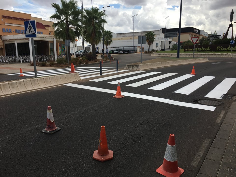 Los trabajos de repintado de la señalización continuarán en la carretera de Santa Marta