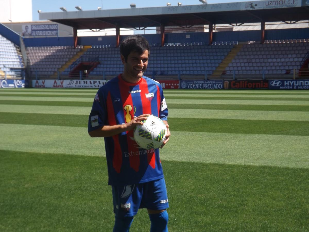 El sub 23 Alfonso Candelas ya es jugador del Extremadura de forma oficial