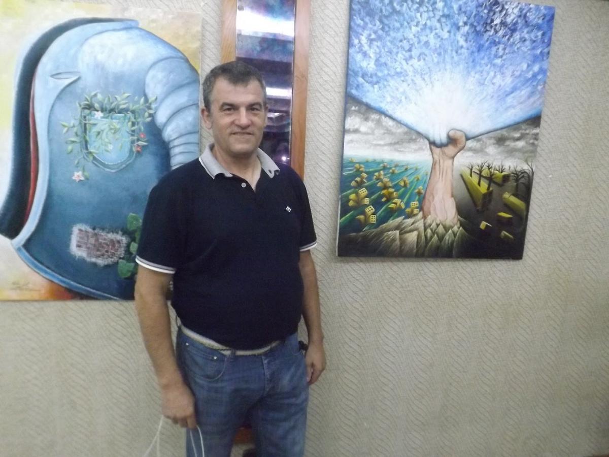 Antonio Gil expone sus cuadros basados en la albañilería