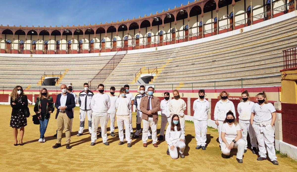 El alcalde visita las escuelas profesionales ante la inminente finalización del curso