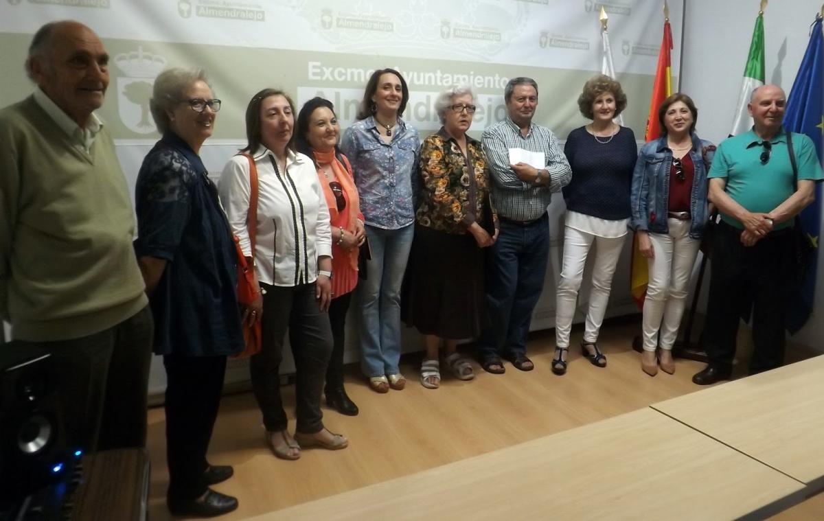Ventana Literaria dona 650 euros a la asociación oncológica Tierra de Barros