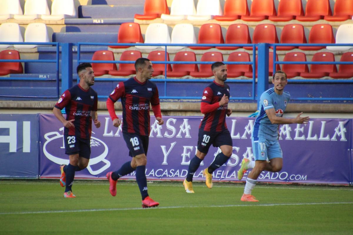 El Extremadura tropieza en casa en el derbi ante el Badajoz