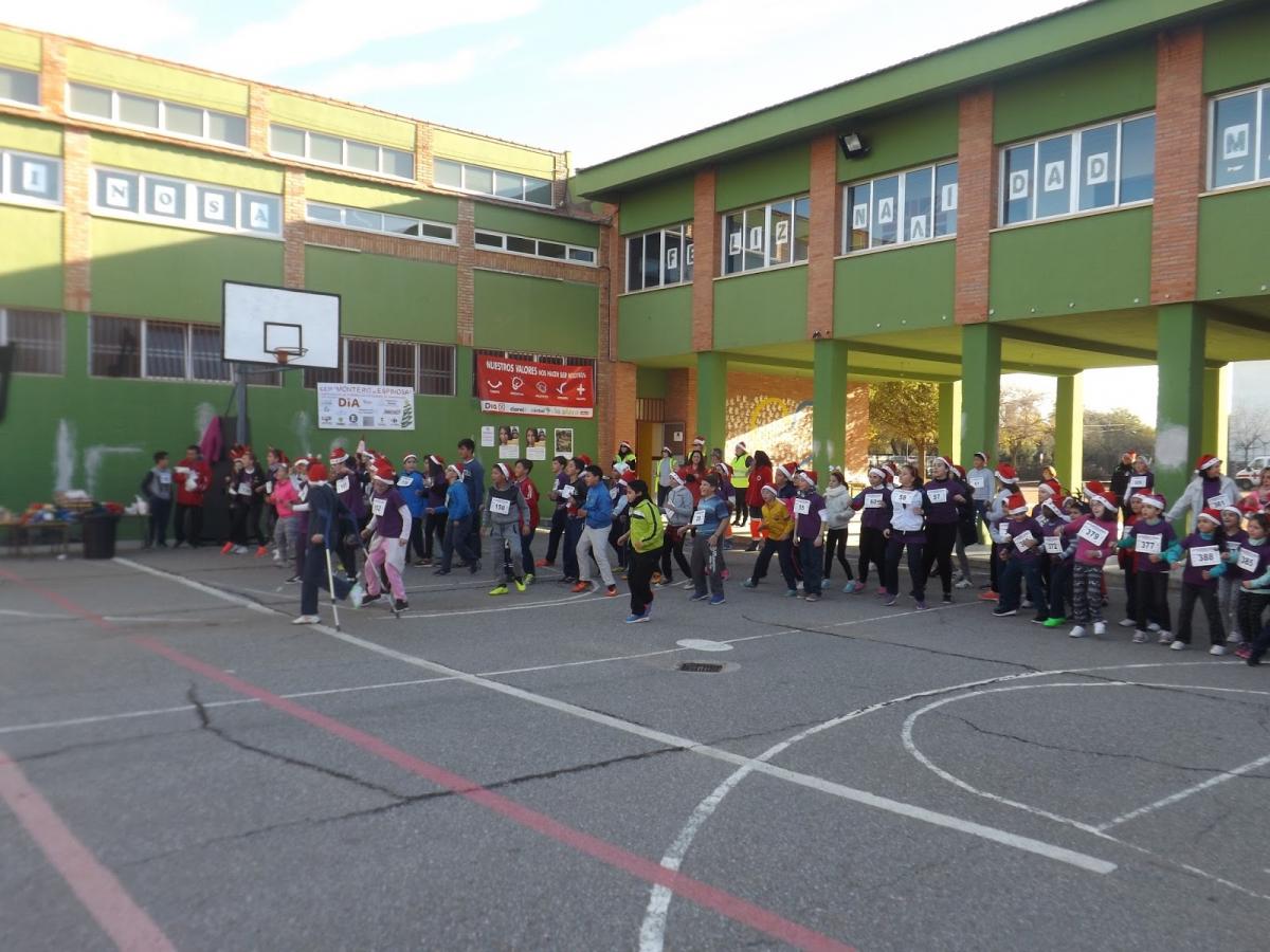 Más de 800 escolares participan en la San Silvestre solidaria de Montero de Espinosa