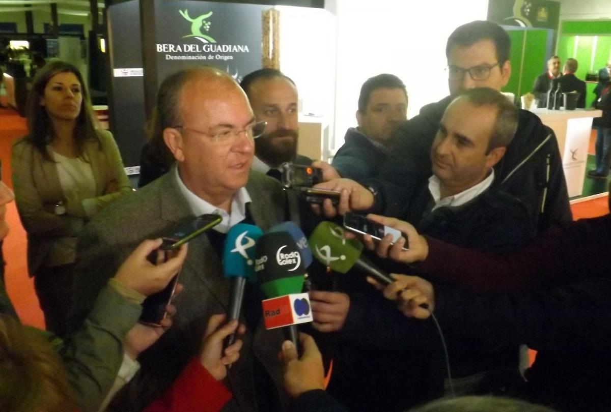 Monago solicita que se agilice el proyecto de regadío en Tierra de Barros