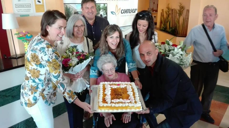 Pilar Renieblas, la mujer de más edad en Almendralejo cumple 104 años 