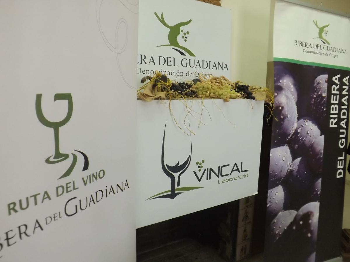 Almendralejo promociona sus vinos en una feria de Beja