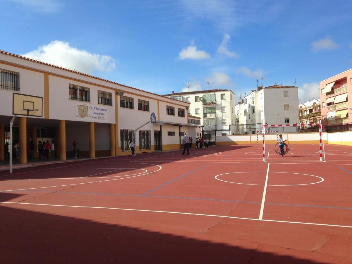 Todo preparado para el inicio del curso escolar en Almendralejo