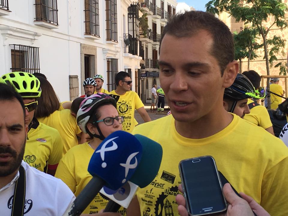 Valladolid ha sido el punto de partida hoy en una nueva etapa del triatleta Fernando Fernández dentro del proyecto kilómetro para Pablo