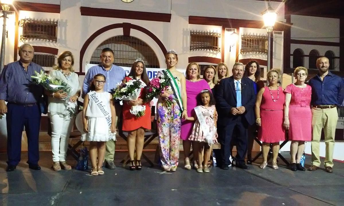 Lourdes Bote representa a la barriada del mercado como reina de la zona