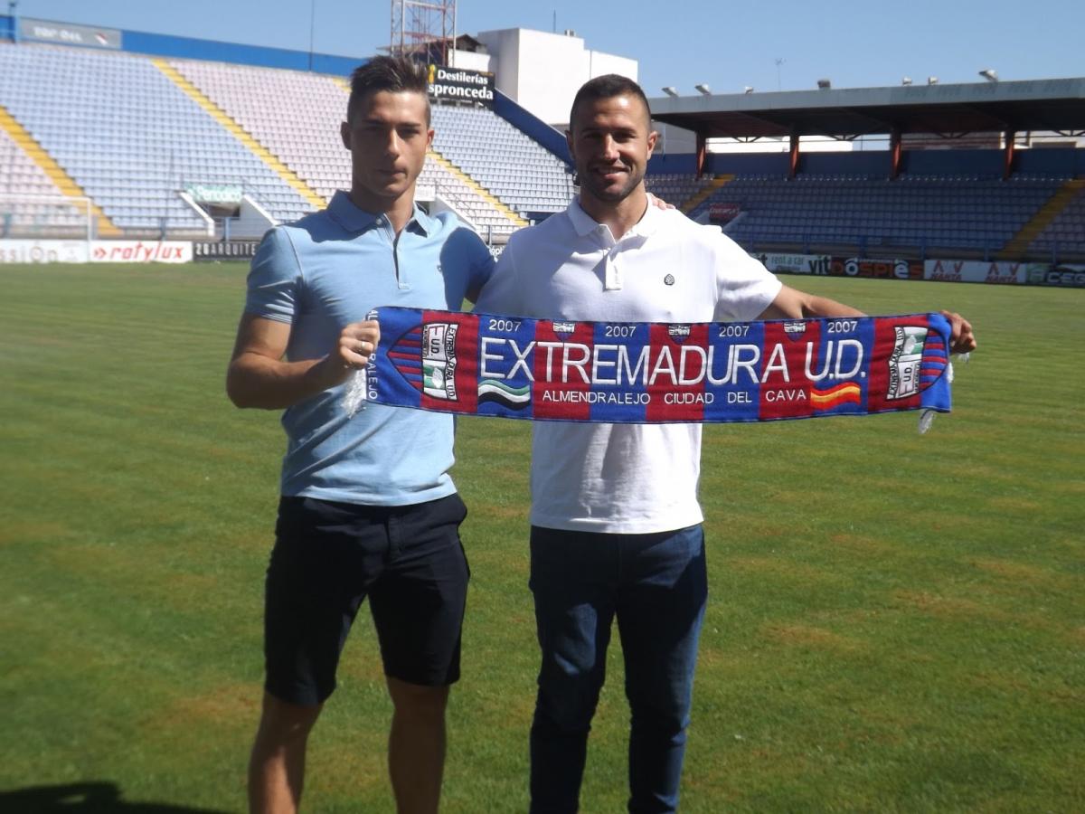 El Extremadura presenta a los jugadores Jose Rodríguez y Cristo