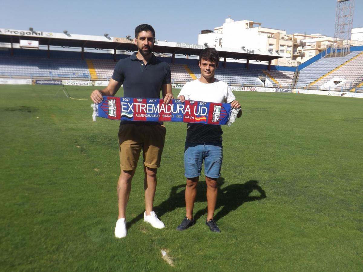 El Extremadura UD presenta a Samu Manchón y José Fuentes