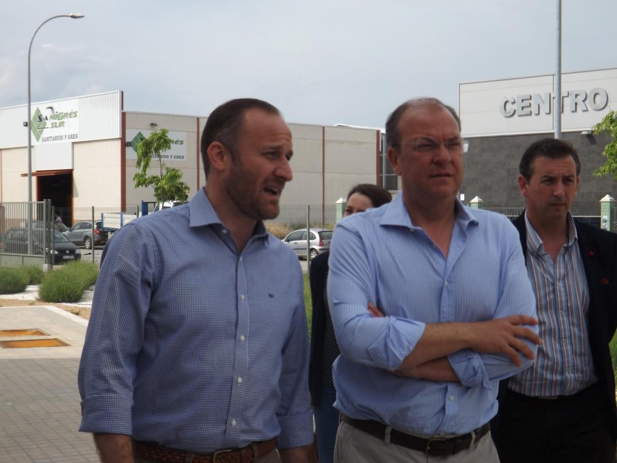 El presidente regional de Partido Popular visitó en Centro de Innovación Empresarial acompañado del alcalde de Almendralejo