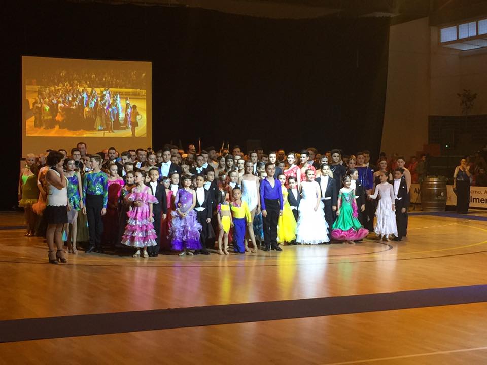 Más de una veintena de premios se quedan en Almendralejo en los campeonatos de baile