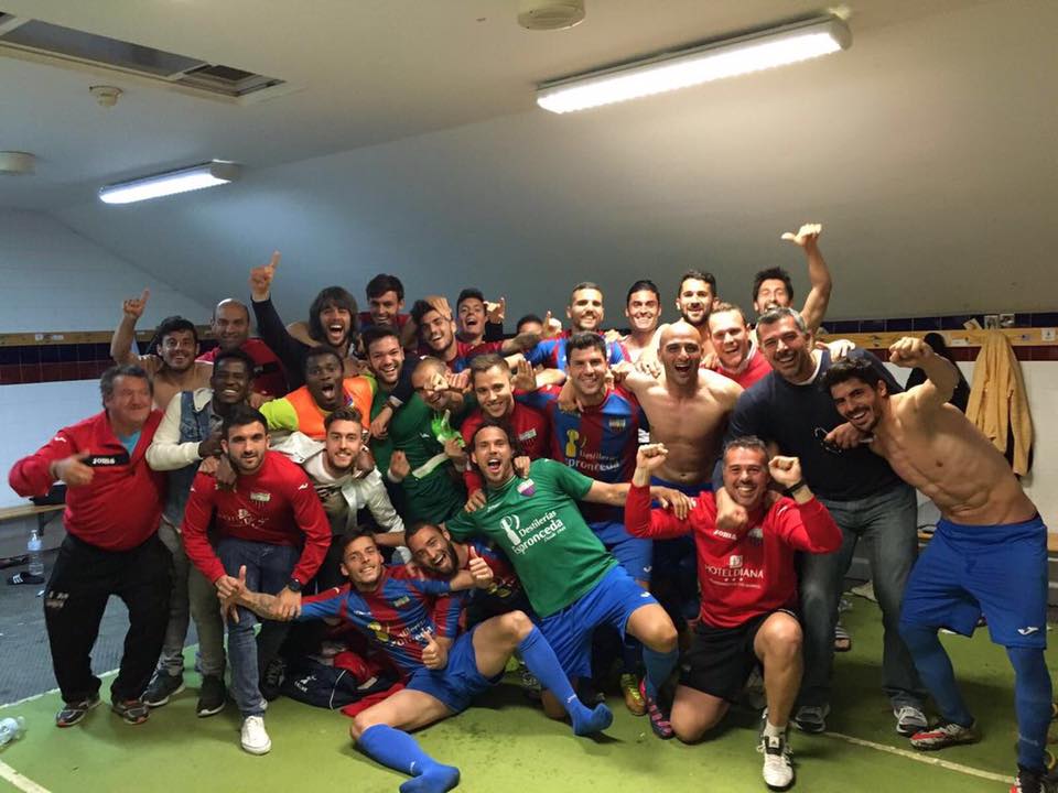 El Extremadura roza el título de campeón tras su victoria con el Azuaga