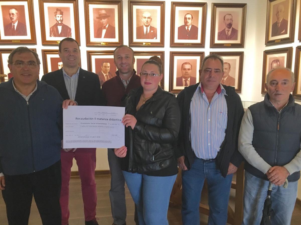 La Orden San Juan de Dios recibe 4.200 euros procedentes de la matanza solidaria