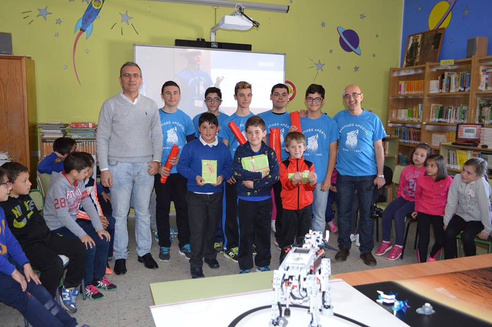 Estudiantes del Antonio Machado crean robots a partir de materiales Lego