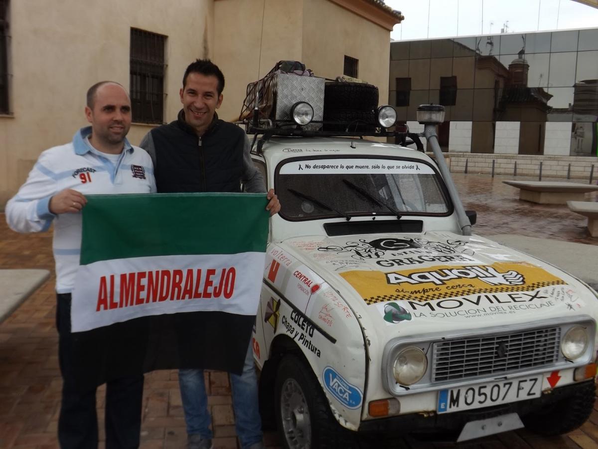 David Rodríguez y Bibiano Trejo participan con un R-4 en un rallye solidario en Marruecos