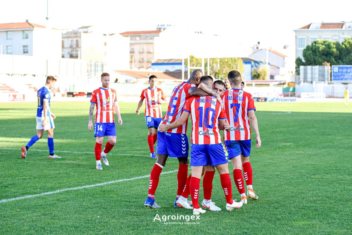 El primer rival del Extremadura detecta dos positivos en Covid-19