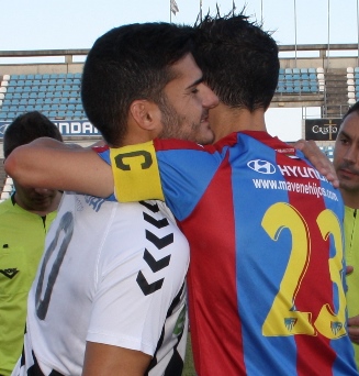 El Extremadura co-lidera tras el empate en casa con el Badajoz
