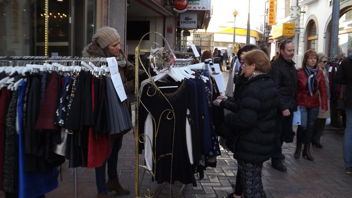 Asemce organiza su tradicional mercadillo en la calle